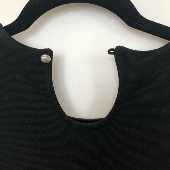 Black little dress with pearls - Picture 4 of 7